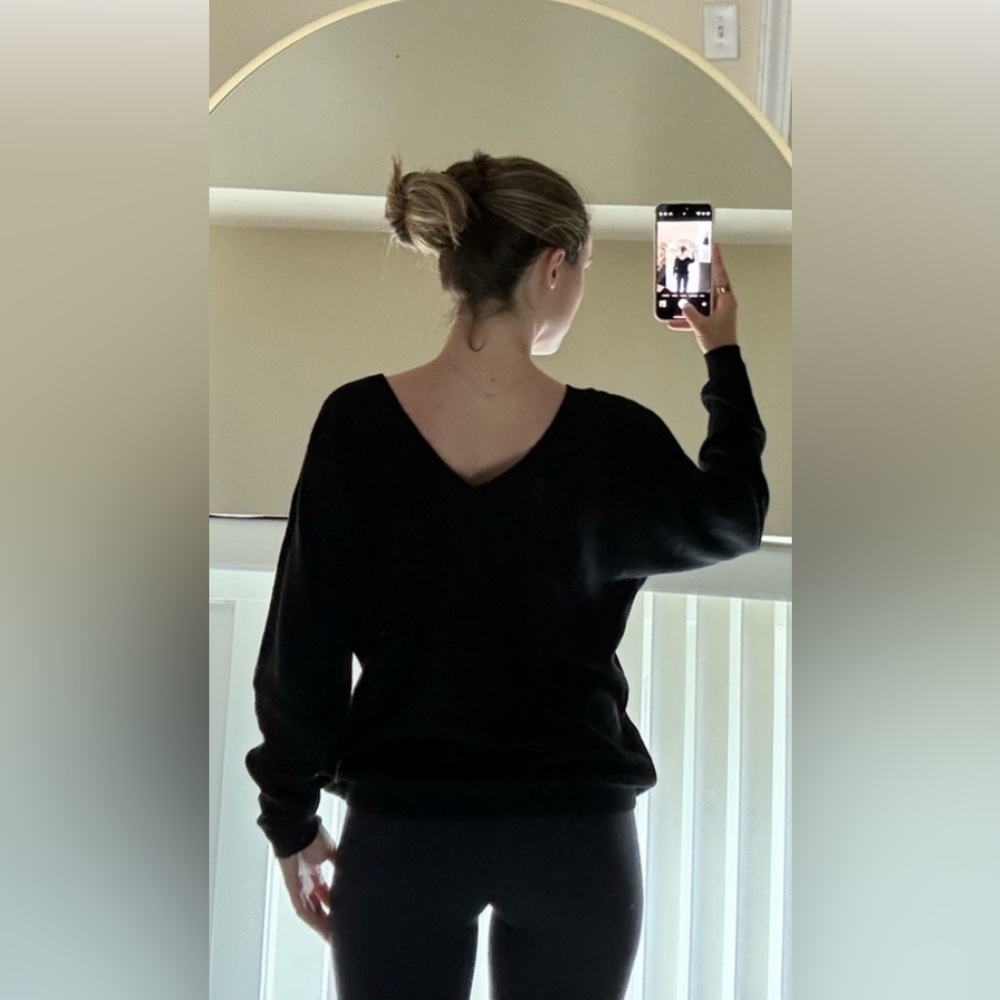 Vince Black 100% Cashmere Scoop Neck Deep V-Back Sweater Small - Picture 1 of 4